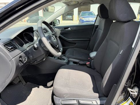Used 2016 Volkswagen Jetta S FWD image 2