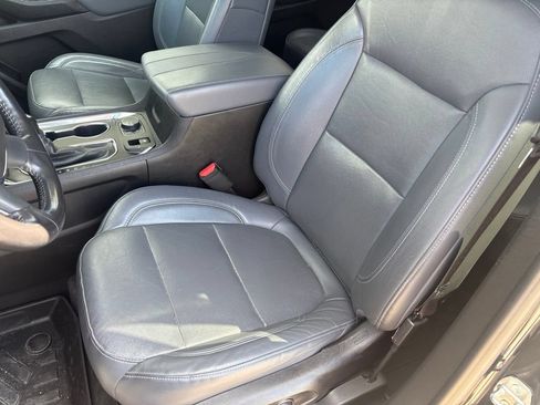 Used 2021 Chevrolet Traverse Premier AWD/4WD image 23