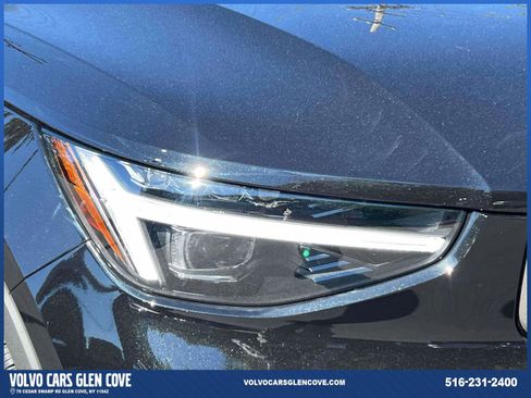 Certified 2025 Volvo XC40 B5 Plus w/ Climate Package image 9
