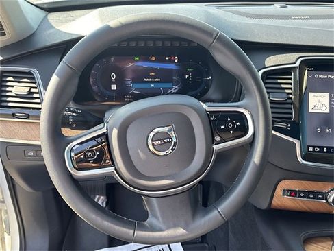 Used 2023 Volvo XC90 T8 Plus image 11
