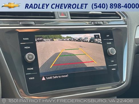 Used 2024 Volkswagen Tiguan SE w/ Panoramic Sunroof Package AWD/4WD image 17