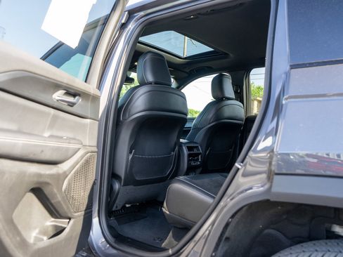 Used 2023 Jeep Grand Cherokee Altitude AWD/4WD image 29
