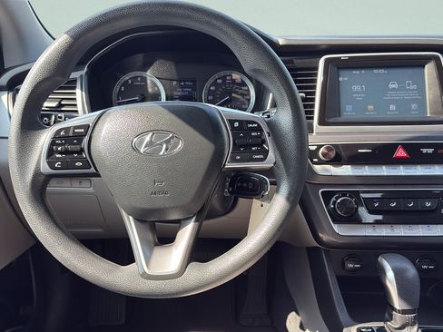 Used 2018 Hyundai Sonata SE w/ Cargo Package FWD image 13