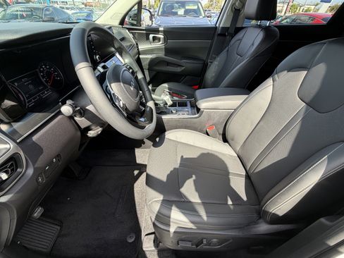 Certified 2022 Kia Sorento S w/ Panoramic Sunroof Package FWD image 11