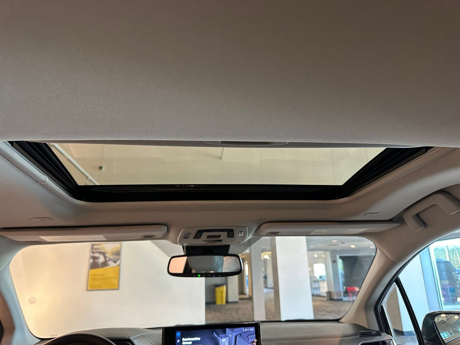 Used 2025 Toyota Sienna XLE FWD image 29