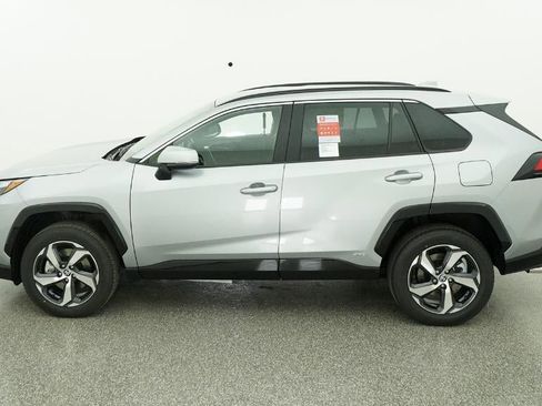 New 2025 Toyota RAV4 SE image 3