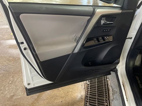 Used 2016 Toyota RAV4 Limited image 10