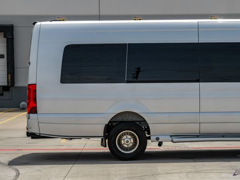 Used 2023 Mercedes-Benz Sprinter 3500 image 19