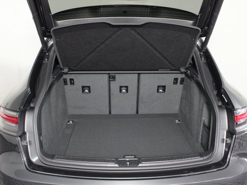 Used 2025 Porsche Macan image 13