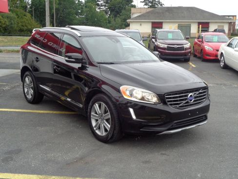 Used 2016 Volvo XC60 T6 w/ Proximity Package AWD/4WD image 3