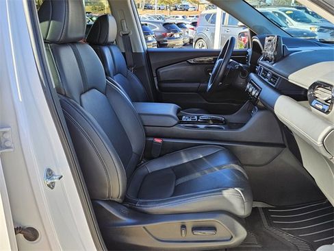 Used 2023 Honda Pilot Touring image 14