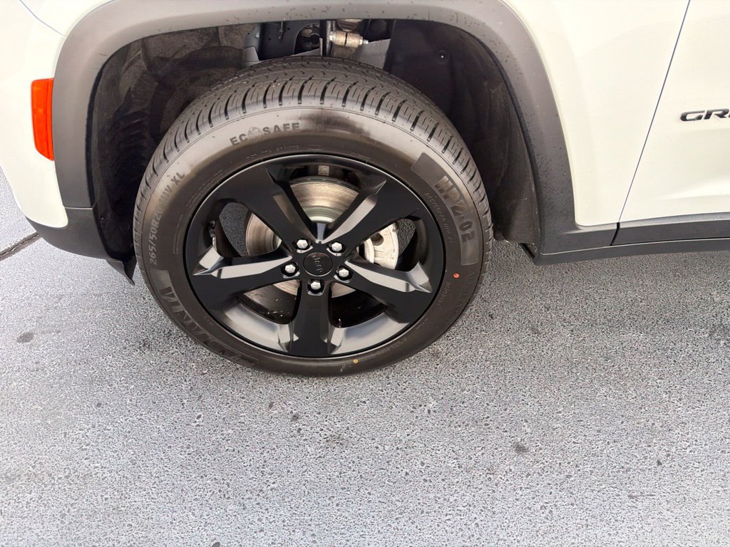 Used 2023 Jeep Grand Cherokee Altitude AWD/4WD image 12