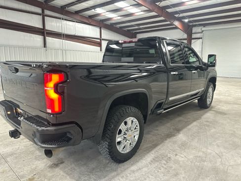 Used 2024 Chevrolet Silverado 2500 High Country w/ High Country Premium Package AWD/4WD image 5