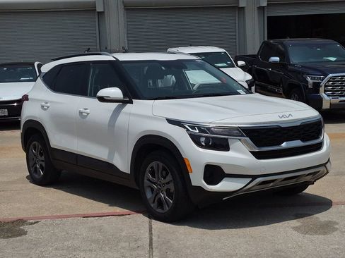 Used 2023 Kia Seltos S w/ Navigation Package FWD image 8