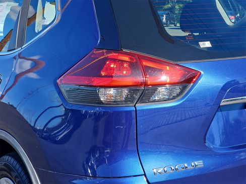 Used 2020 Nissan Rogue S image 35