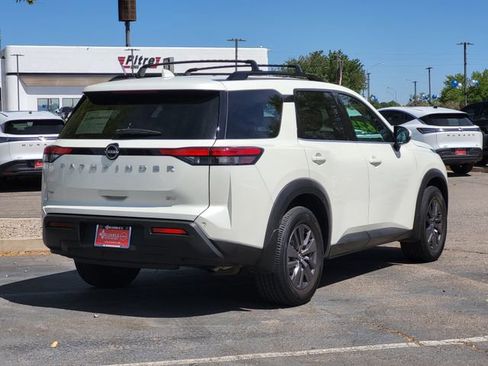 Certified 2022 Nissan Pathfinder SV w/ Cargo Package FWD image 3