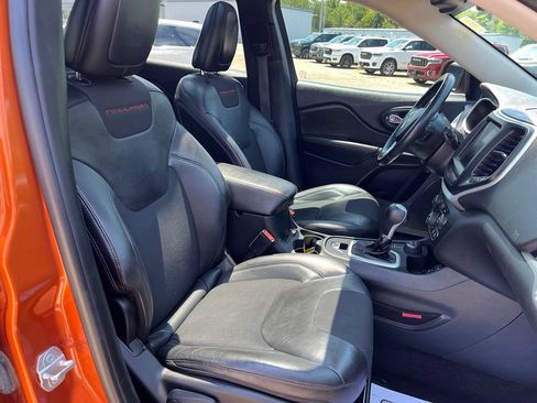 Used 2016 Jeep Cherokee Trailhawk w/ Comfort/Convenience Group AWD/4WD image 9
