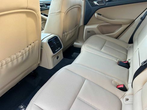 New 2026 Porsche Macan image 14