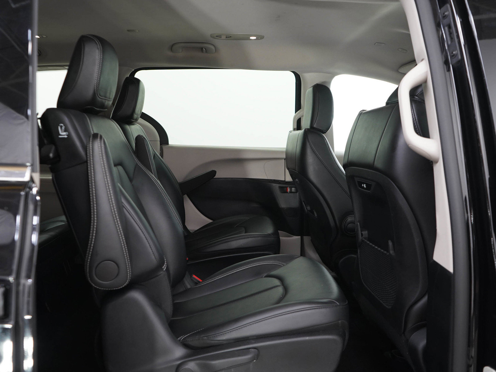 Used 2024 Chrysler Pacifica Limited FWD image 12