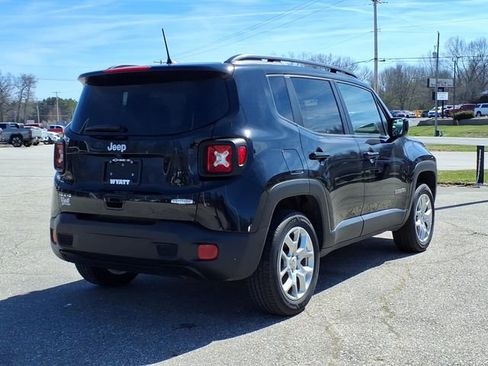 Used 2018 Jeep Renegade Latitude w/ Cold Weather Group image 7