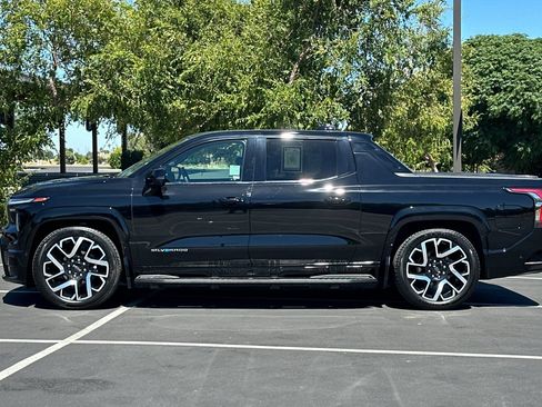 Used 2025 Chevrolet Silverado EV RST AWD/4WD image 14