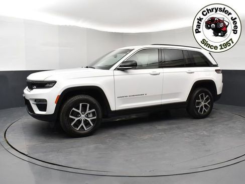 Used 2024 Jeep Grand Cherokee Limited image 3
