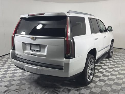 Used 2019 Cadillac Escalade Luxury AWD/4WD image 5