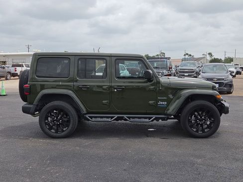 Used 2021 Jeep Wrangler Unlimited Sahara w/ Cold Weather Group AWD/4WD image 7