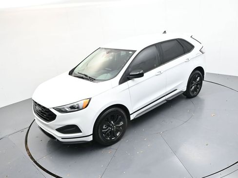 Used 2024 Ford Edge SE w/ Black Appearance Package image 17