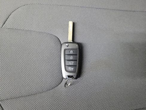 Used 2021 Hyundai Elantra SE FWD image 32