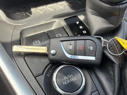 Used 2025 Toyota RAV4 LE AWD/4WD image 13