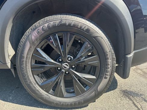 Certified 2023 Nissan Rogue SV w/ SV Premium B Package AWD/4WD image 11