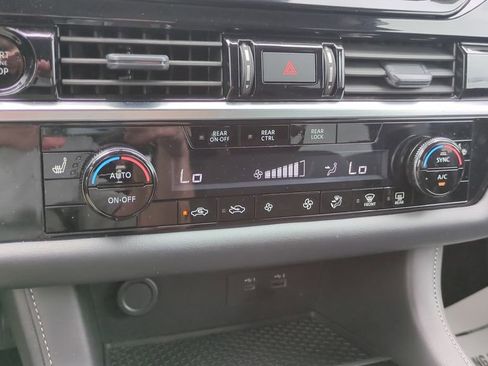 Used 2025 Nissan Pathfinder SV FWD image 20