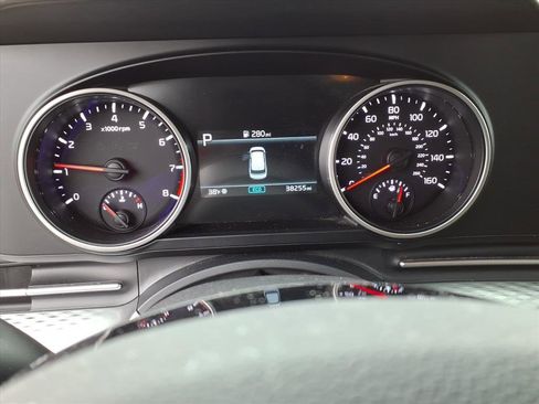 Used 2023 Kia Carnival LX image 18