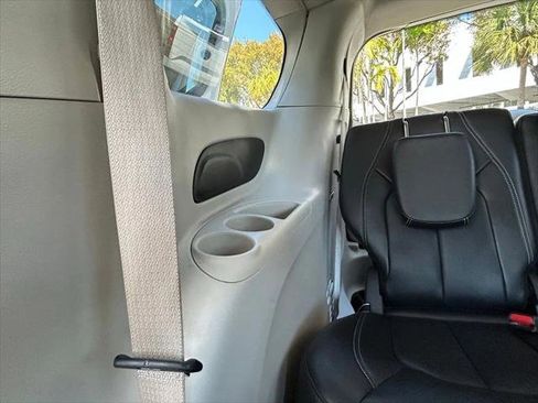 Certified 2023 Chrysler Pacifica Touring-L FWD image 37