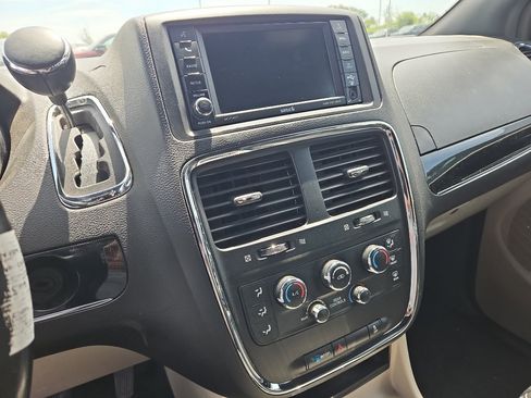 Used 2018 Dodge Grand Caravan SXT w/ Rear Park Assist Package FWD image 12