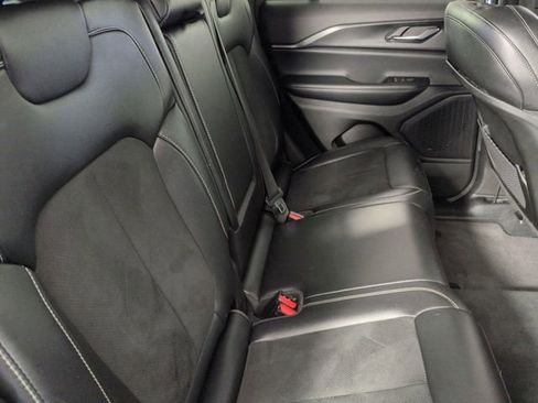 Certified 2024 Jeep Grand Cherokee Altitude image 28