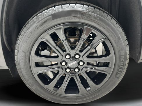 Used 2023 GMC Acadia SLE w/ Driver Convenience Package AWD/4WD image 9