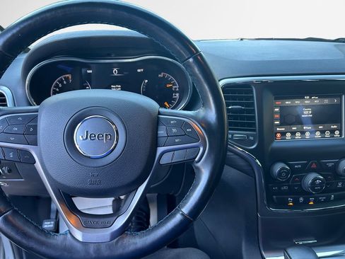 Certified 2020 Jeep Grand Cherokee Laredo AWD/4WD image 16