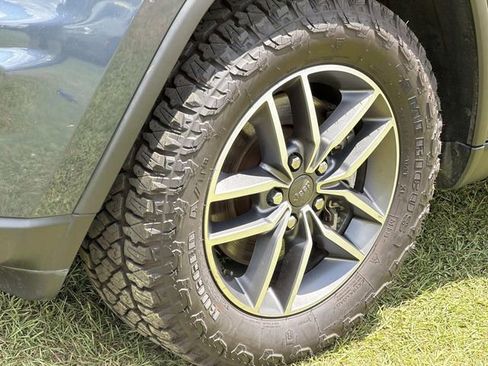 Used 2021 Jeep Grand Cherokee Limited RWD image 15