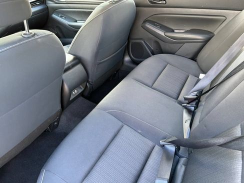 Used 2025 Nissan Altima 2.5 SV FWD image 12
