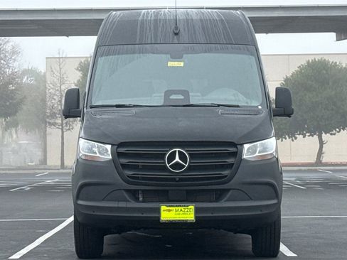 Used 2025 Mercedes-Benz Sprinter 2500 image 5