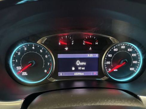 Used 2020 Chevrolet Traverse LT FWD image 16
