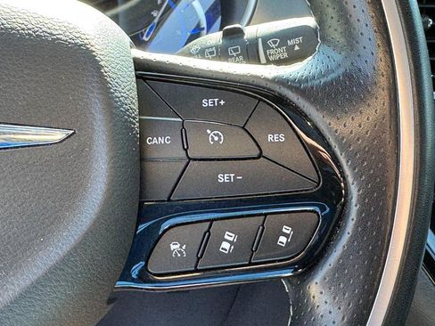 Used 2020 Chrysler Pacifica Limited w/ Advanced Safetytec Group FWD image 19
