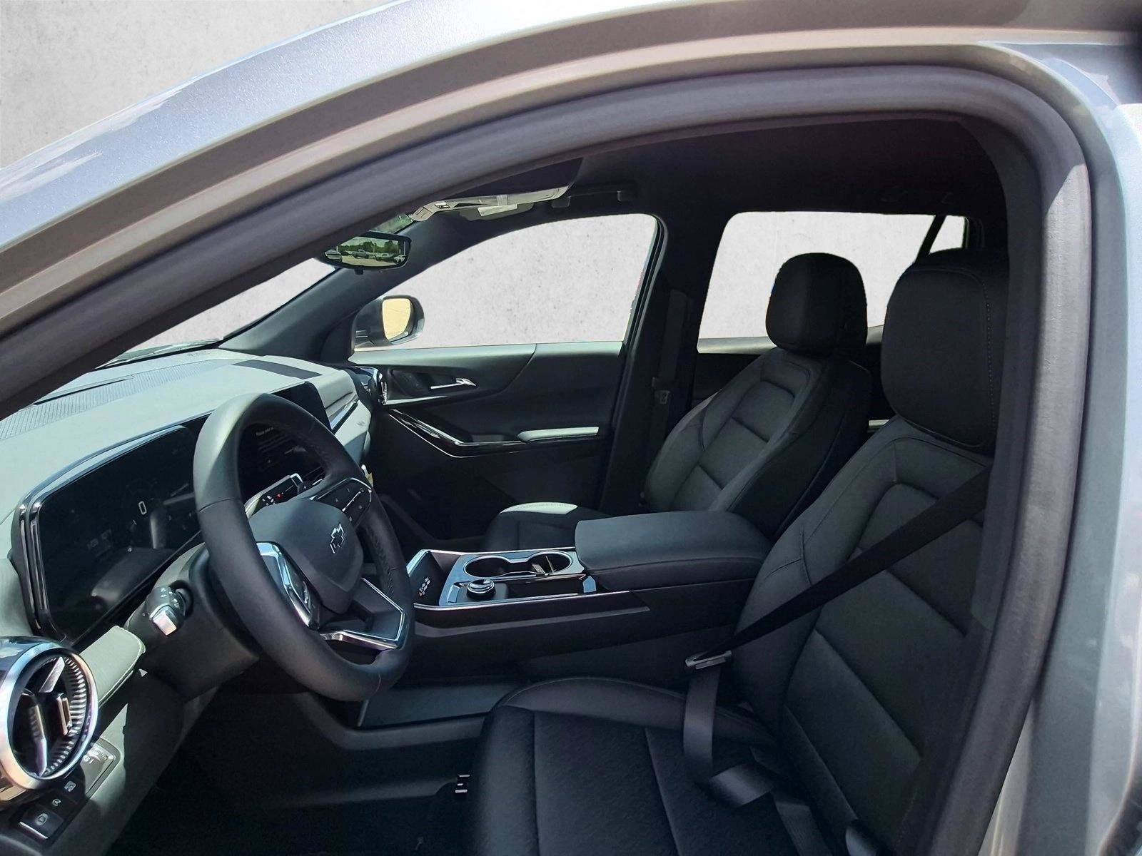New 2026 Chevrolet Equinox LT w/ Convenience Package II FWD image 4