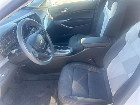 Used 2024 Chevrolet Trax LS w/ LS Convenience Package FWD image 19