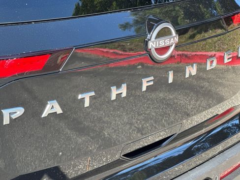 Used 2025 Nissan Pathfinder SV FWD image 30