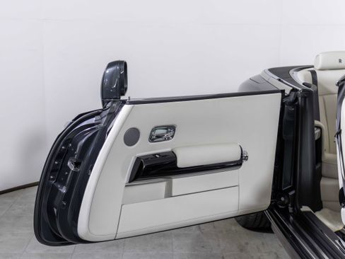 Used 2013 Rolls-Royce Phantom Drophead Coupe image 41