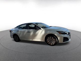 Used 2025 Nissan Altima 2.5 SV video 2