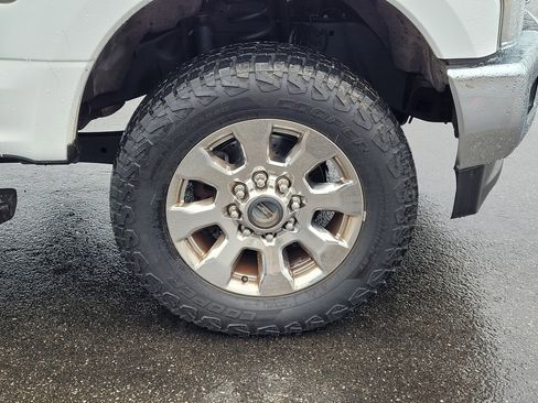 Used 2019 Ford F250 Lariat w/ Chrome Package image 10